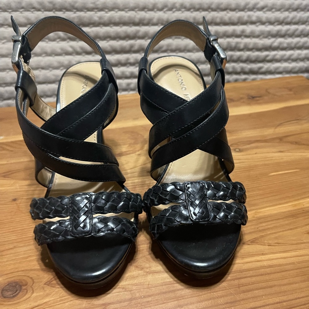 Size 6.5 m Antonio Melani high heels